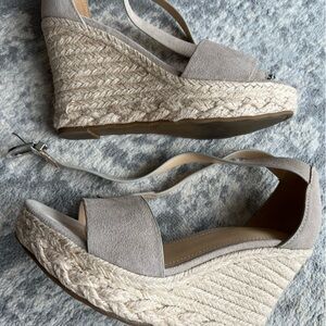 Like New GUESS Women's Hidy Fashion Espadrille Wedge Sandals